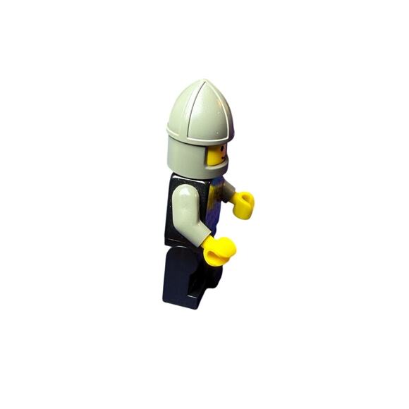 LEGO Castle Dragon Knights Minifigure Gray Kettle Helmet Classic Smiley - Picture 6 of 7